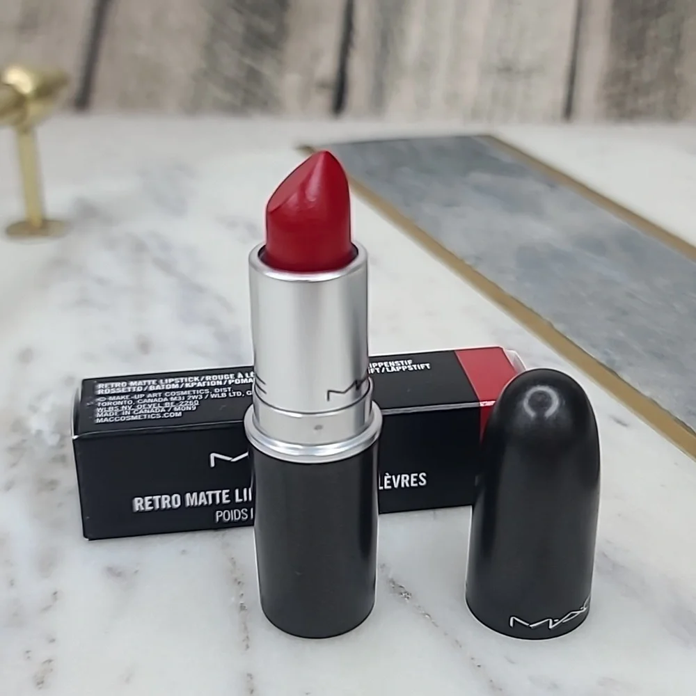 MAC Cosmetics Long-Wear Retro Matte Lipstick in Ruby Woo 707 - NWT/NIB